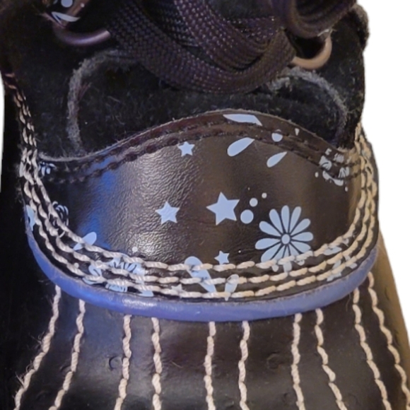 Sorel Youth Girls Tofino Snow Boots Sz 4 Faux Fur Lace Up Black w/ Flower Stars - Picture 5 of 10